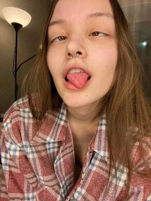 FREE Onlyfans 😋 I'm a very outgoing and fun teenager💕 But sometimes I'm a horny slut😛 Link to Onlyfans in the comments 🌸 There's a lot of cool content 😋