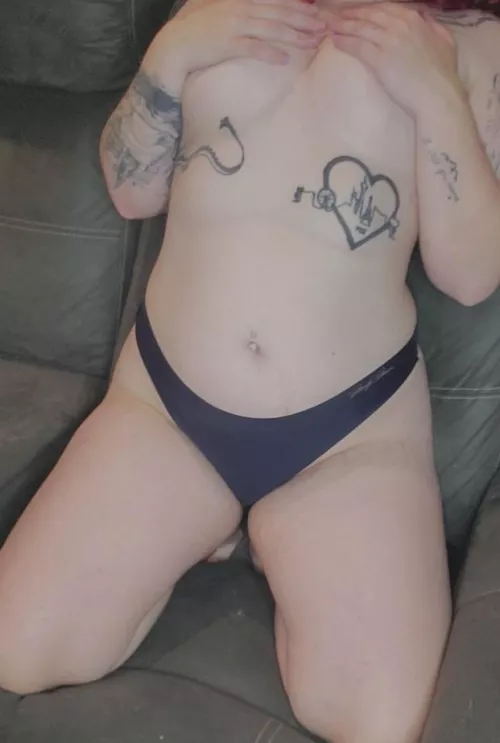 Free Sub π Fetish Friendly, Customs, Sexting π
 free content, pre recorded Anal and toy play. π₯cosplay coming soooon. Undies && other for sale!! Mention REDDIT for a dick rate. π Cum play with me!