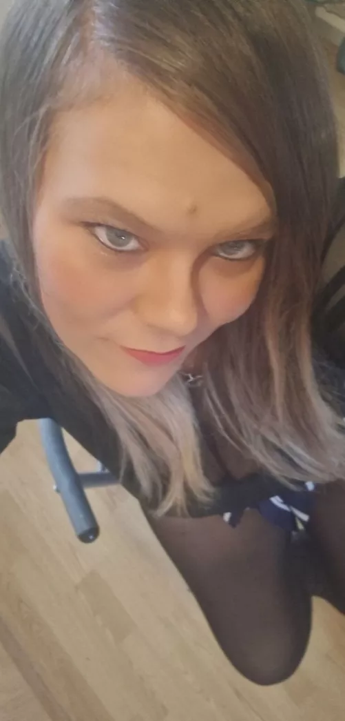 Free subscription. Who wants to play with a submissive British slut? Free subscription. Who wants to play with a submissive British slut?