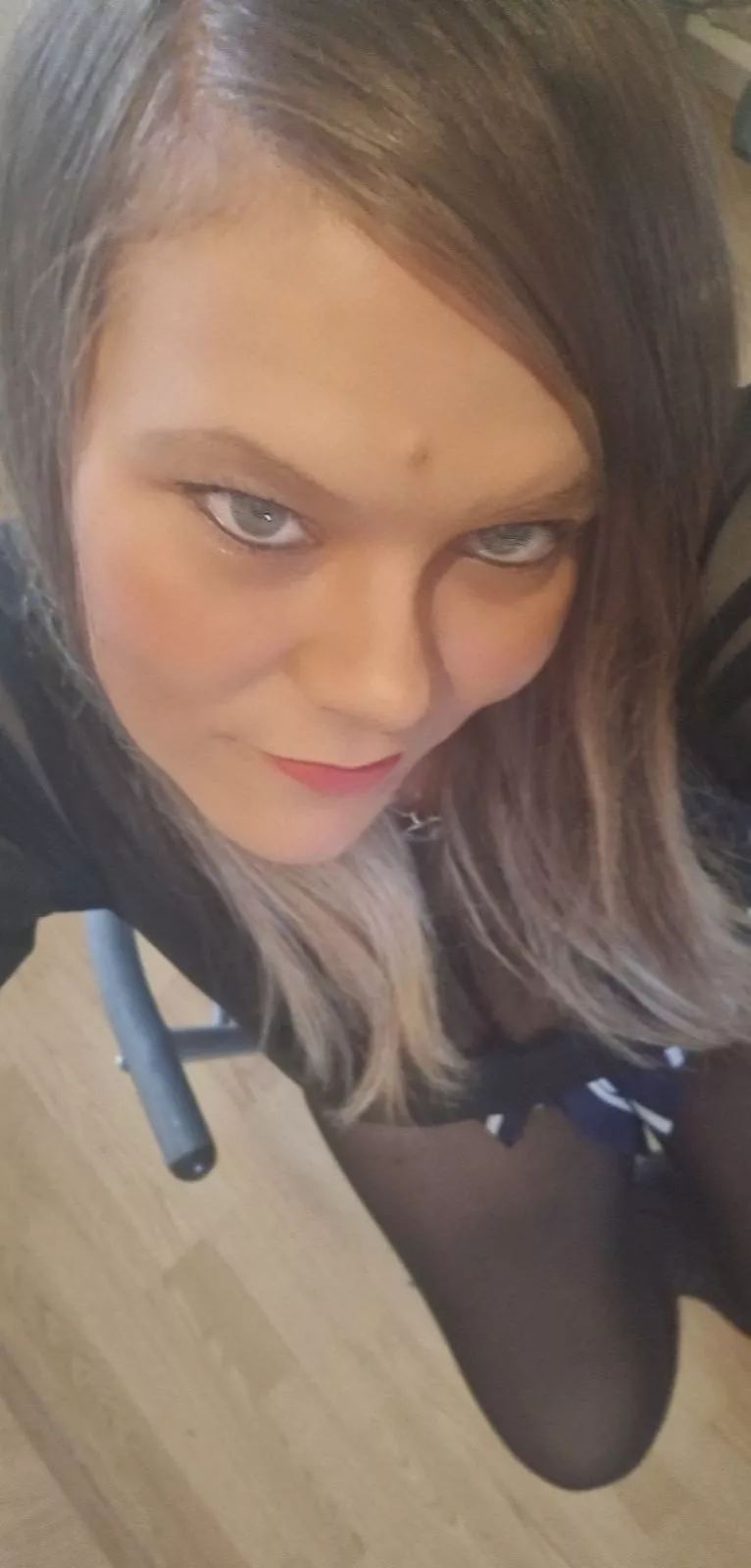 Free subscription. Who wants to play with a submissive British slut?