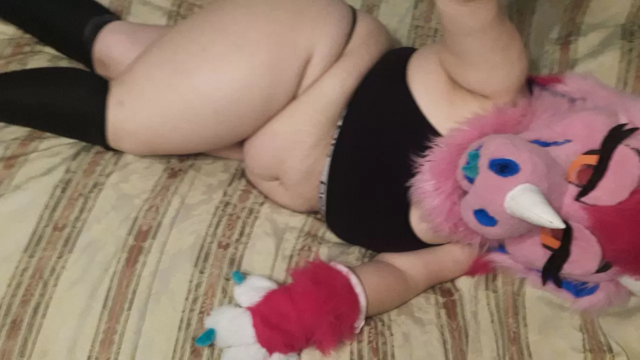 Free use dragoness~ why don't you stop by and give me a good breeding ~ Free use dragoness~ why don't you stop by and give me a good breeding ~