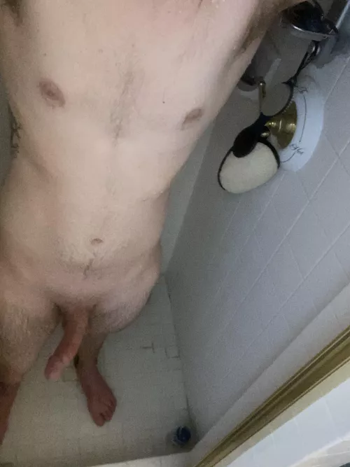 Fresh out of the shower ππ§ wanna hand me a towel?