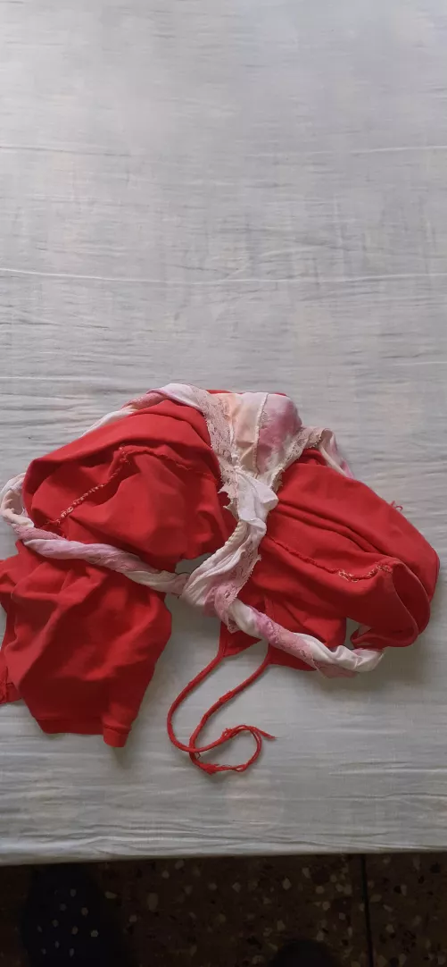 Fresh pair of mom's panties. Shes rigth now in the shower 🥵🥵 Fresh pair of mom's panties. Shes rigth now in the shower 🥵🥵