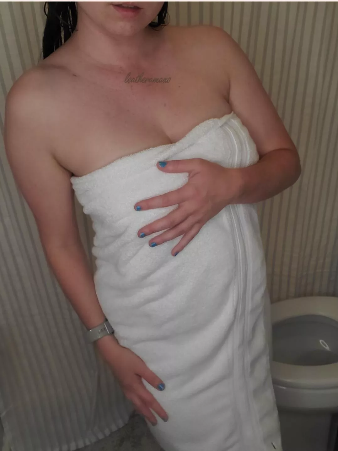 Freshly showered and ready to sit on your face 😌