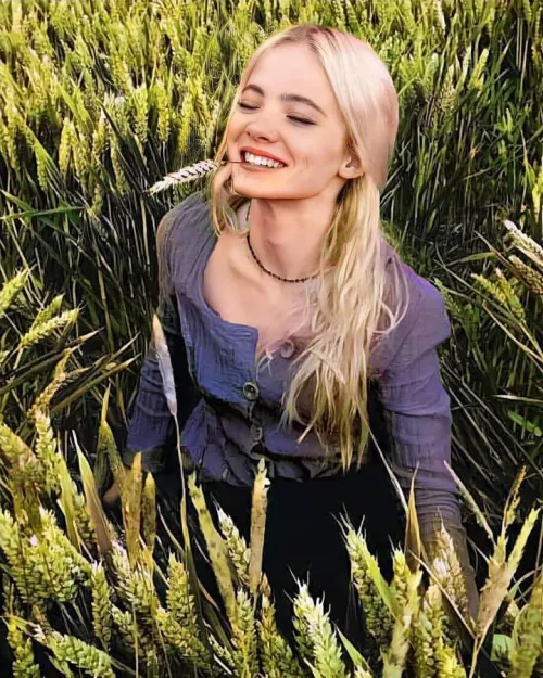 Freya Allan Freya Allan