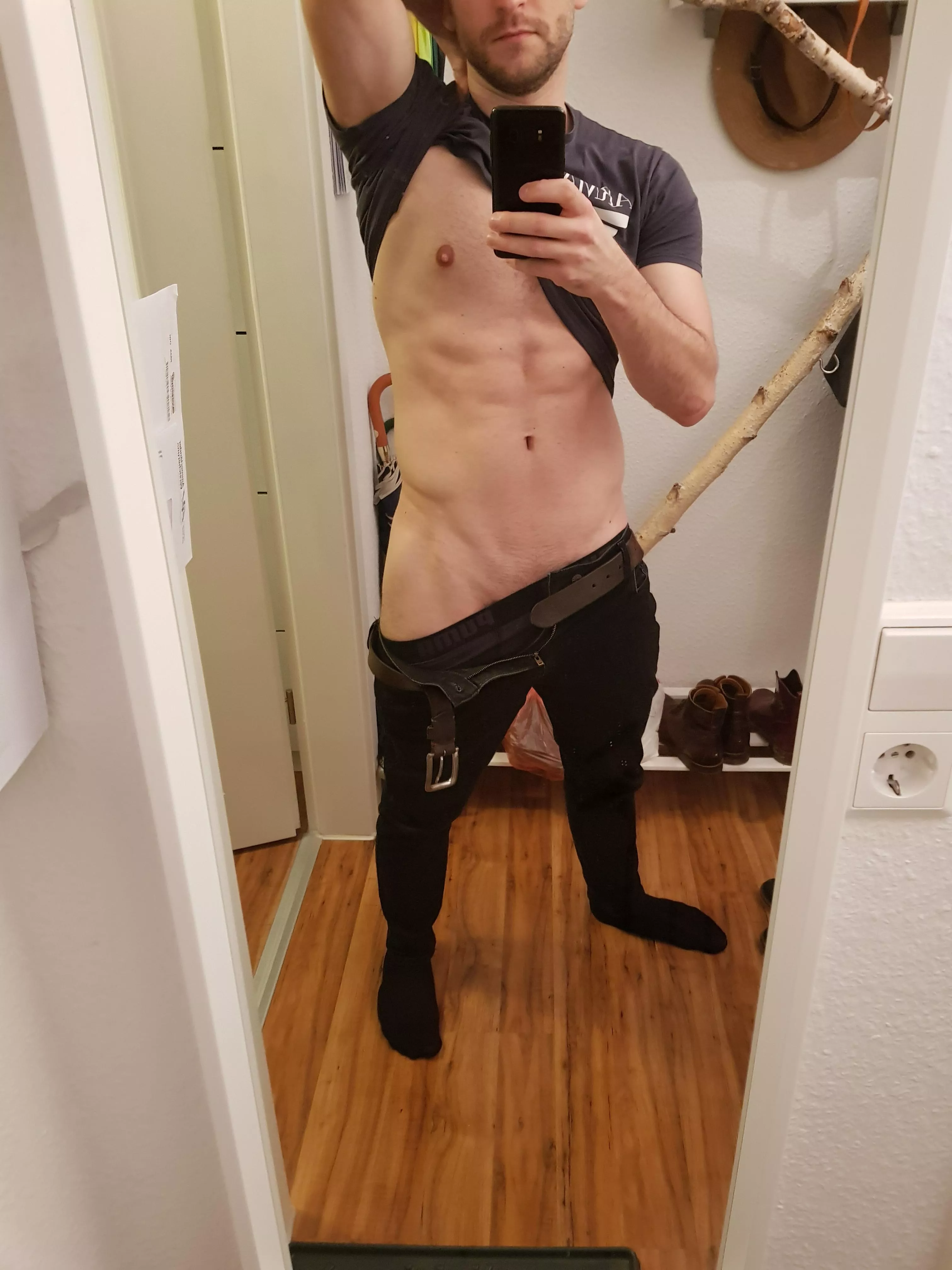 Friday Night & I am bored - wanna mess around a little?