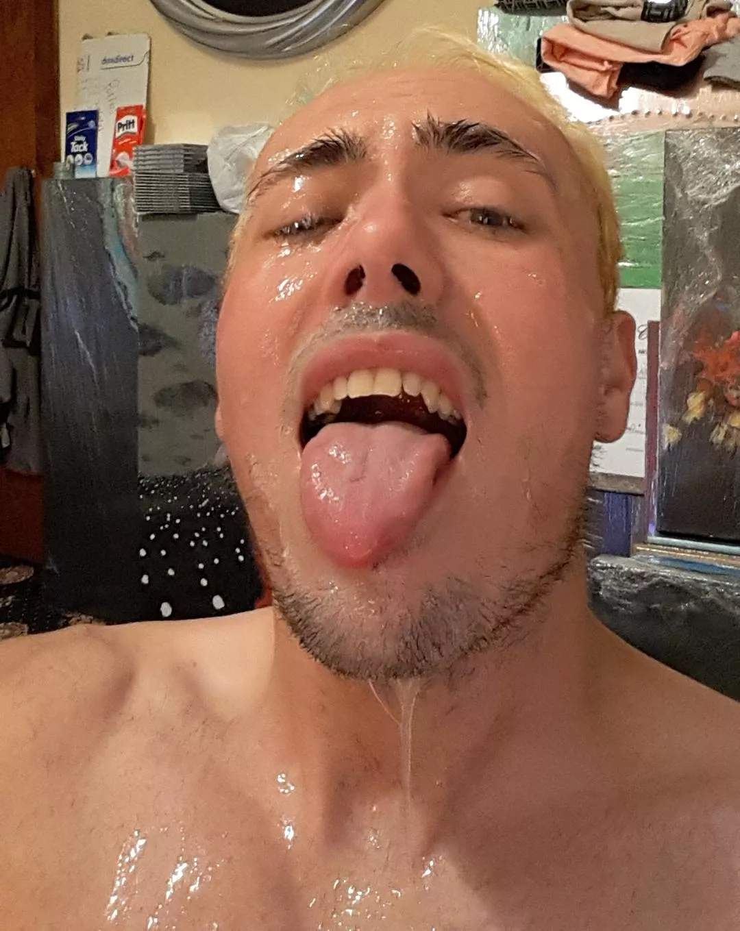 Friday Nigth Bukkake. Thank you Boyf. When he said he was taking me out to Five Guys, i wasn't expecting to walk out the door to then by turned around by our sexy gym buddies that he invited over. Fair to say this was a better plan. He always Amazes me,