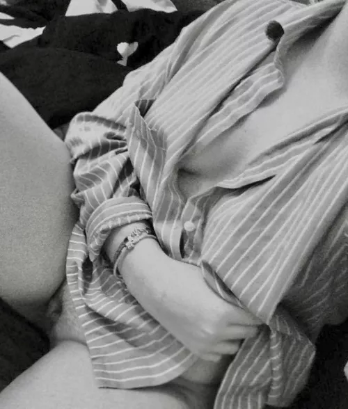 Friends of my roommates is coming over and I’m not changing my outfit.