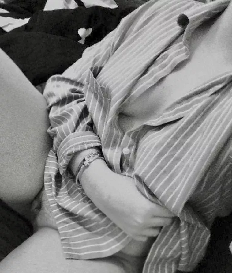 Friends of my roommates is coming over and I’m not changing my outfit.