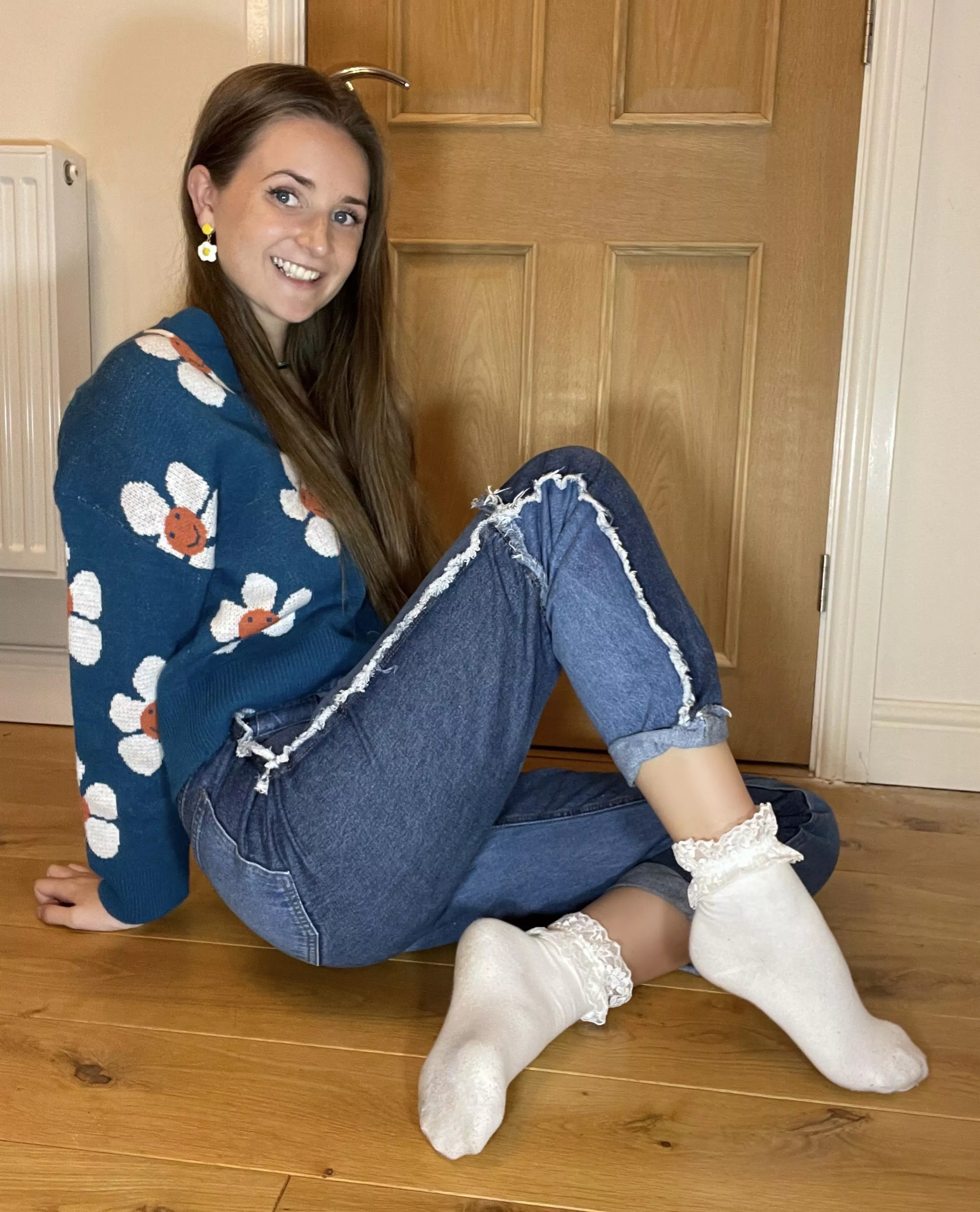 Frilly socks make me feel naughty… Frilly socks make me feel naughty…