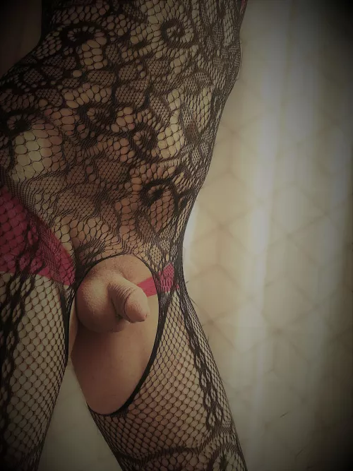 From almost 8 years ago, my first time really dressing up and posing for some pics. I’d fuck me 🤷🏻‍♂️