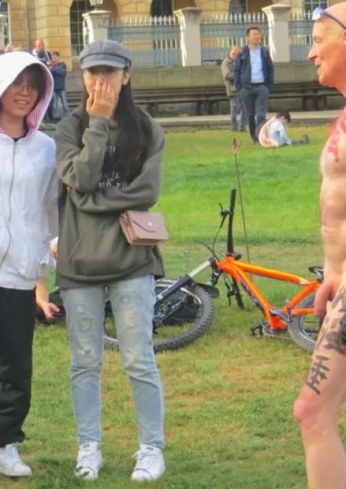 From my webfound cfmn pic collection. Anyone reckon I should share more them of on reddit?