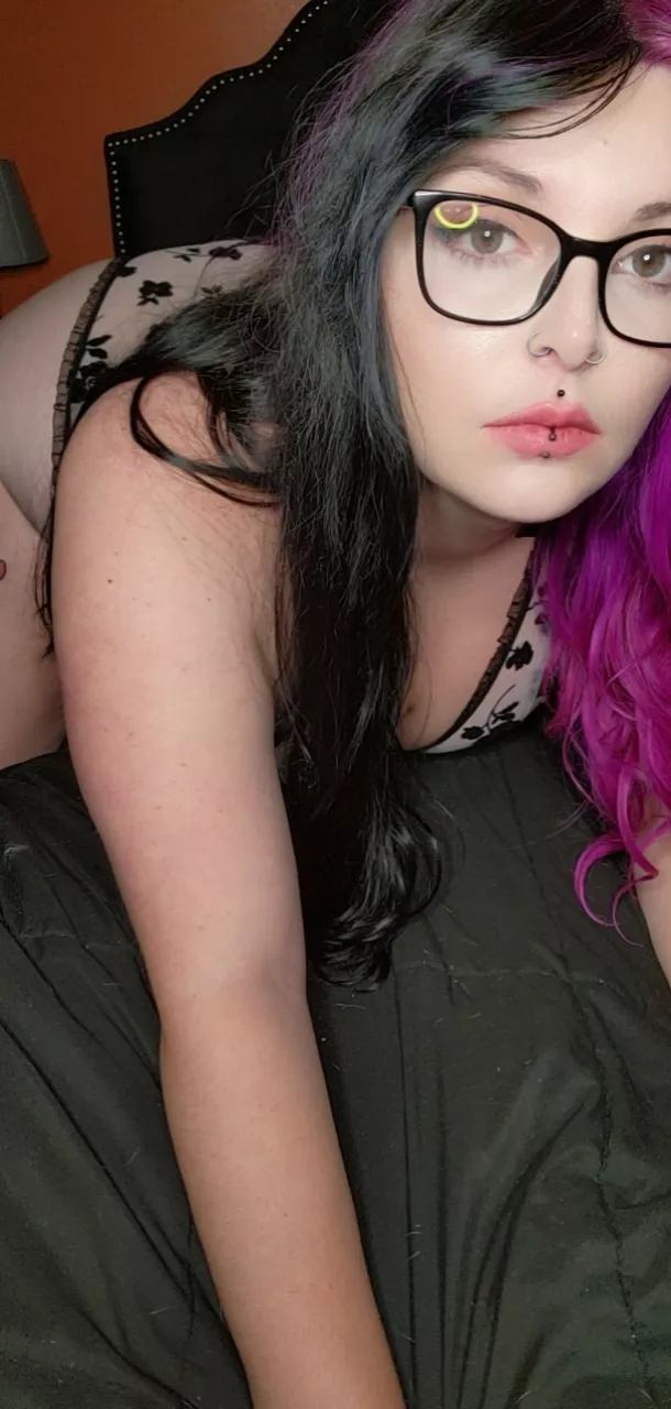 Fuck a pretty alt girl like me? Fuck a pretty alt girl like me?