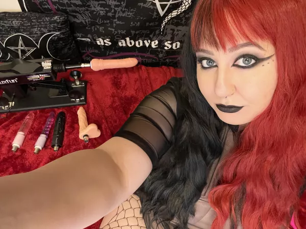 Fuck Machine ‘Roll The Dice’ today! 🎲First time using my new machine! I’m excited! 😈 link in comments or search lolahdreadful