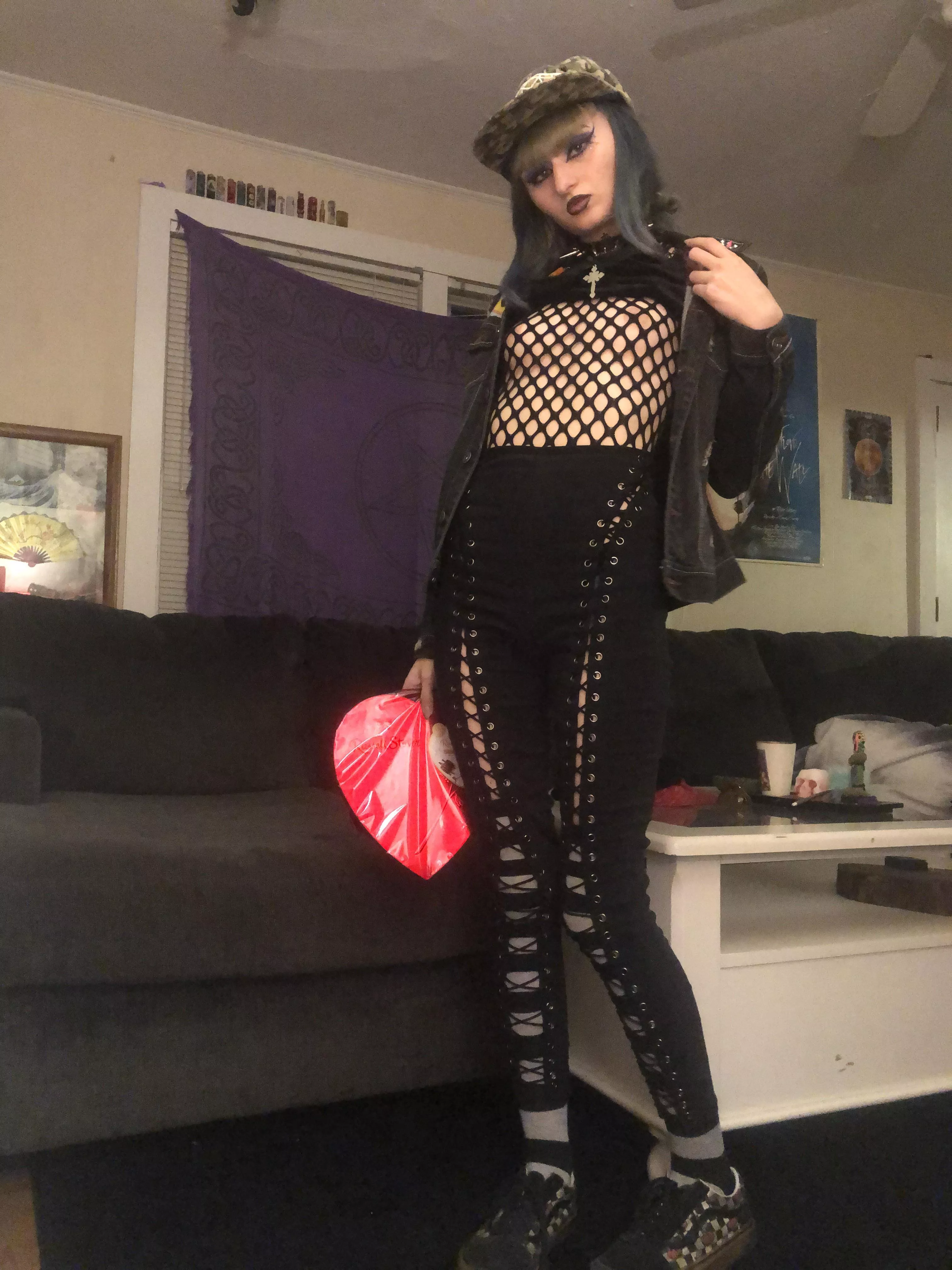 Fuck Valentines, I’d just break your heart. Fuck Valentines, I’d just break your heart.