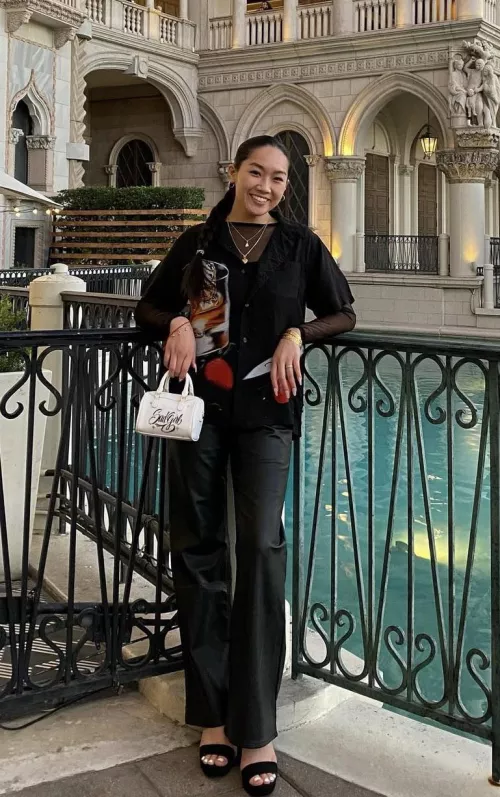 fuckable birthday gal? & what’s the birthday present? 🥰