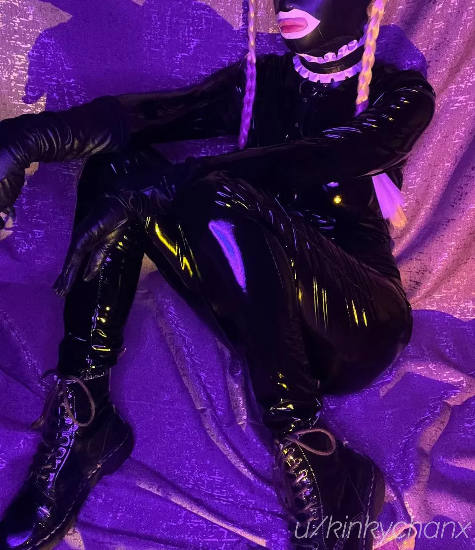 Full latex slut at your service, Daddy.