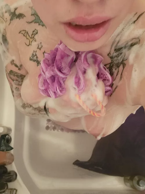 Full lips and soapy tits... Full lips and soapy tits...