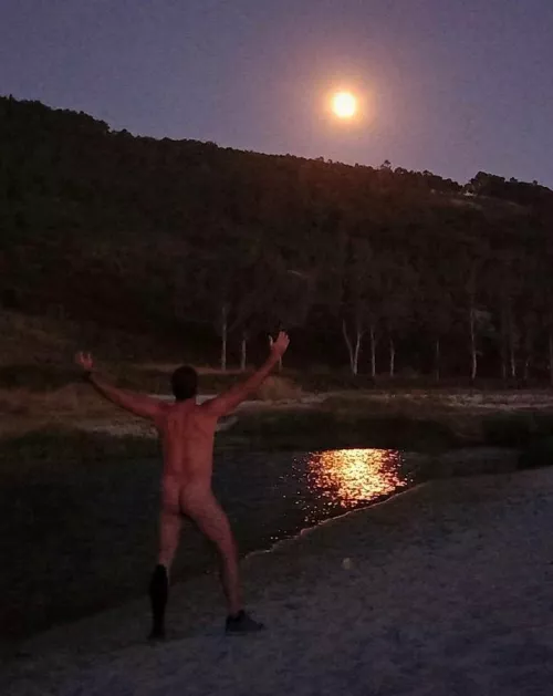 Full Moon for my nude body Full Moon for my nude body