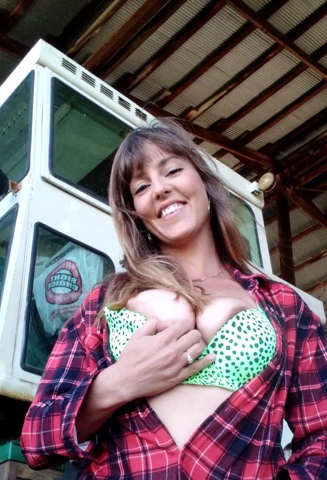 Fun fact: I can actually farm and flip houses, but I also fuck other guys right in front of my husband while smiling just like this ?