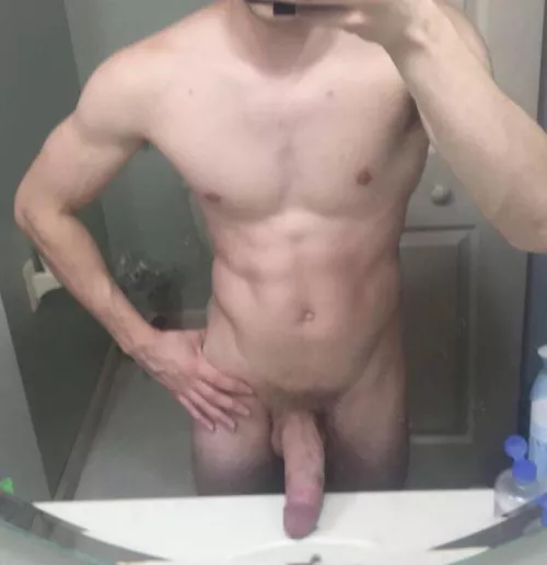 Fun Fact: I sleep naked so that way itβs easier to wake me up with a blowjob... so who wants to be my morning alarm clock?