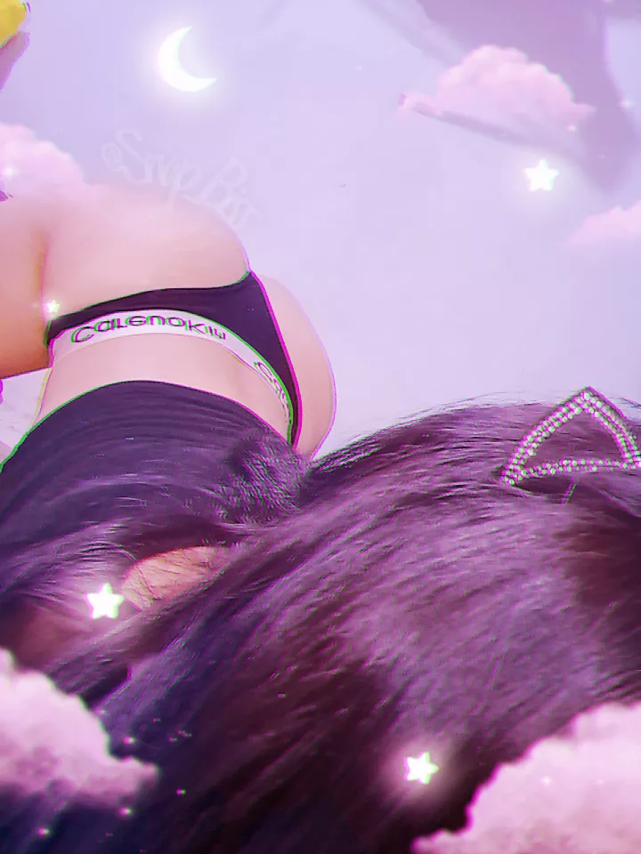 Fussy kitty ? keep me entertained