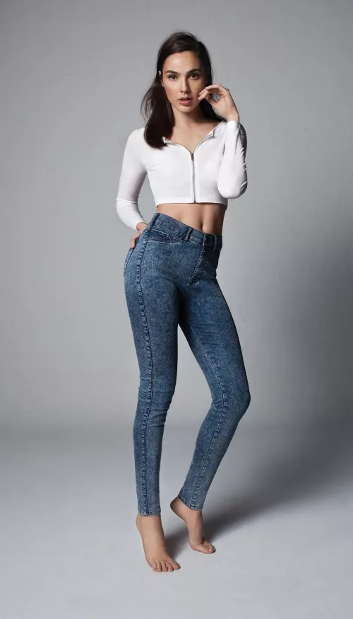 Gal Gadot makes me moan like crazy
