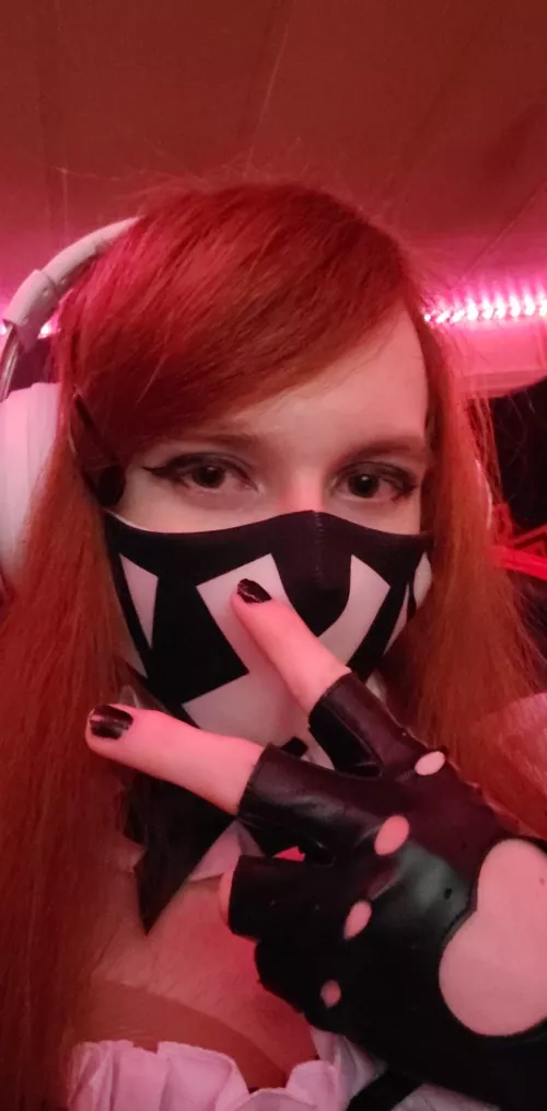 Gamer maid, what will she play? Gamer maid, what will she play?