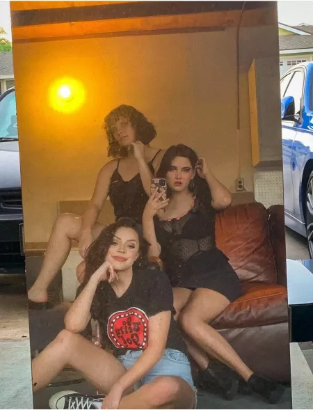 Garage girls Garage girls