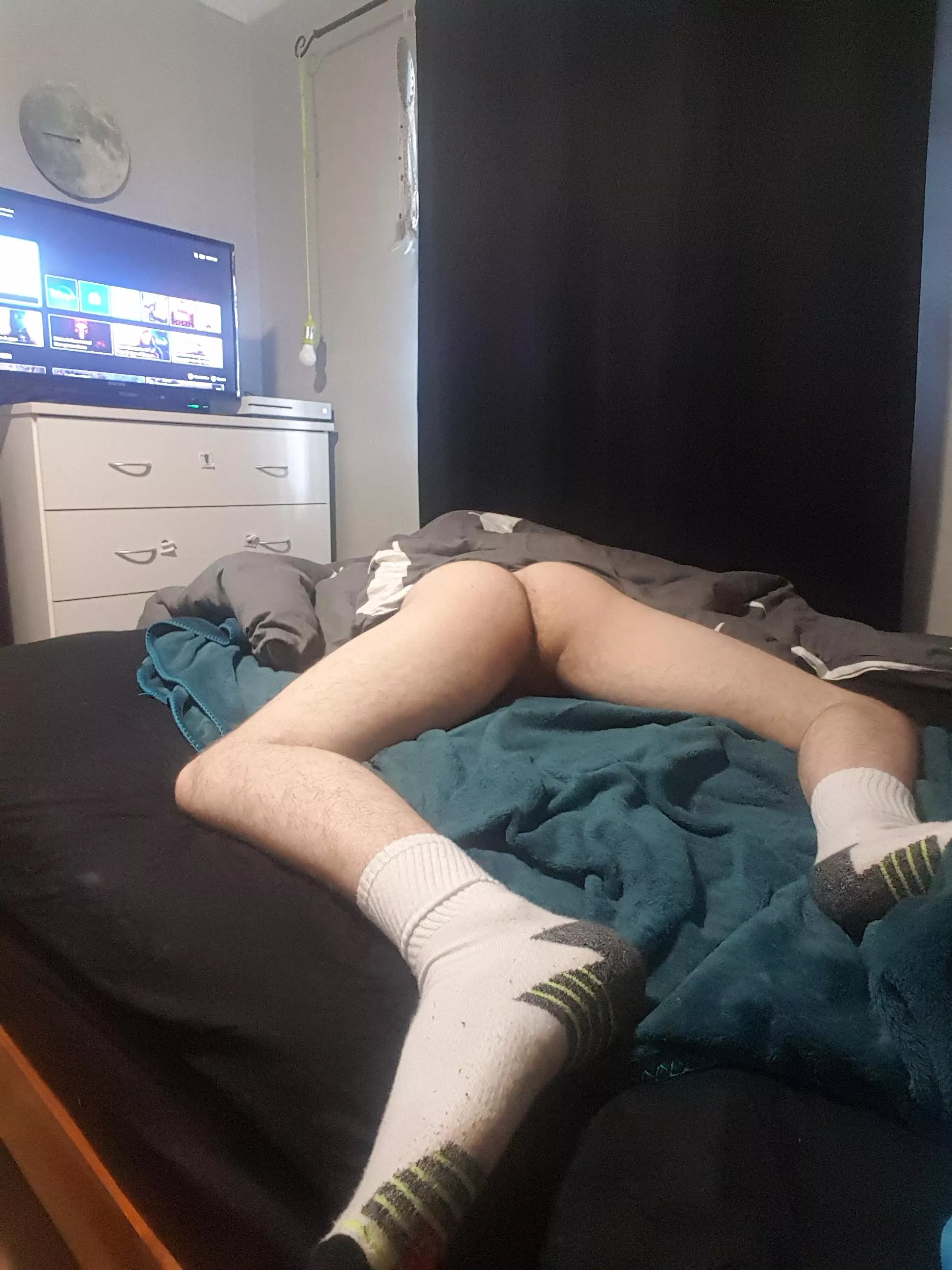 *gasp* Dont snap my bare bum, I'm camera shy! *gasp* Dont snap my bare bum, I'm camera shy!