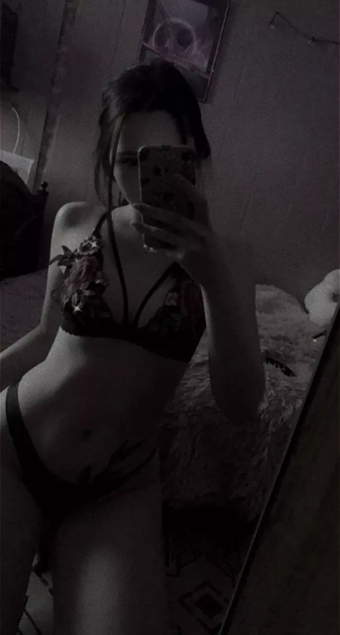 Get ready, I'm greedy, wet and deep tonight. Are you coming in to check it all out?😜😘💋🔥 More in link of comments