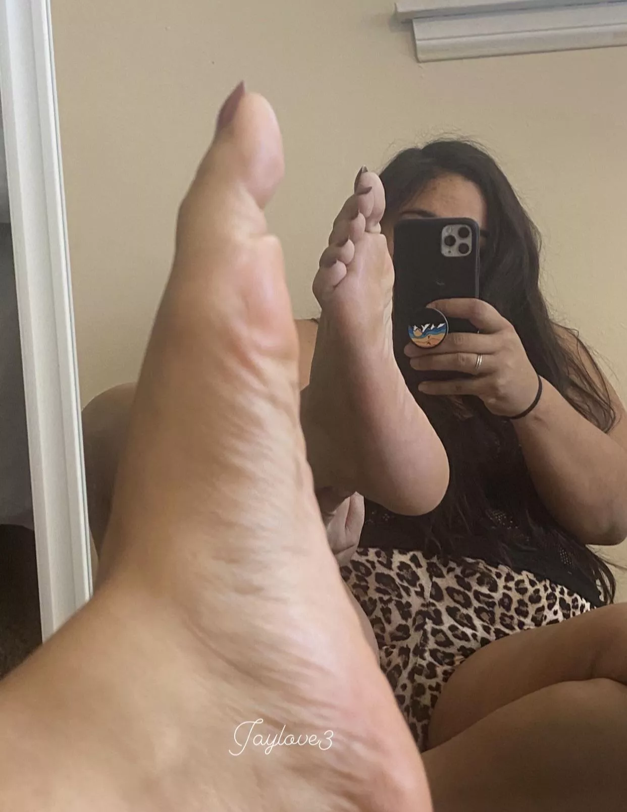 Get them tongues out, u know the drill Get them tongues out, u know the drill