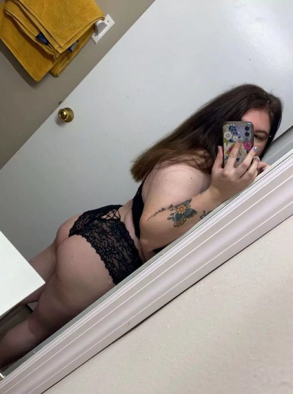 Get this to the top of hot and i'll post my butthole. And my full face 😏😘😉