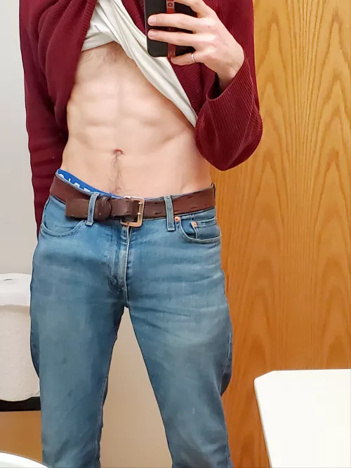 Get yourself a boy who can show off in jeans 😋