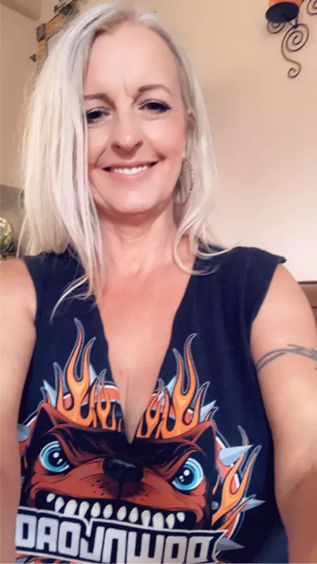 Get yourself a mature rock chick - we’re the hottest!!