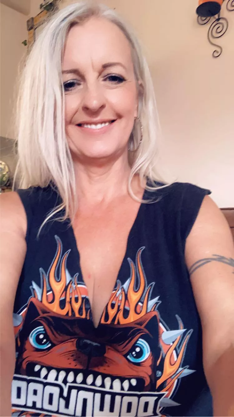 Get yourself a mature rock chick - we’re the hottest!!