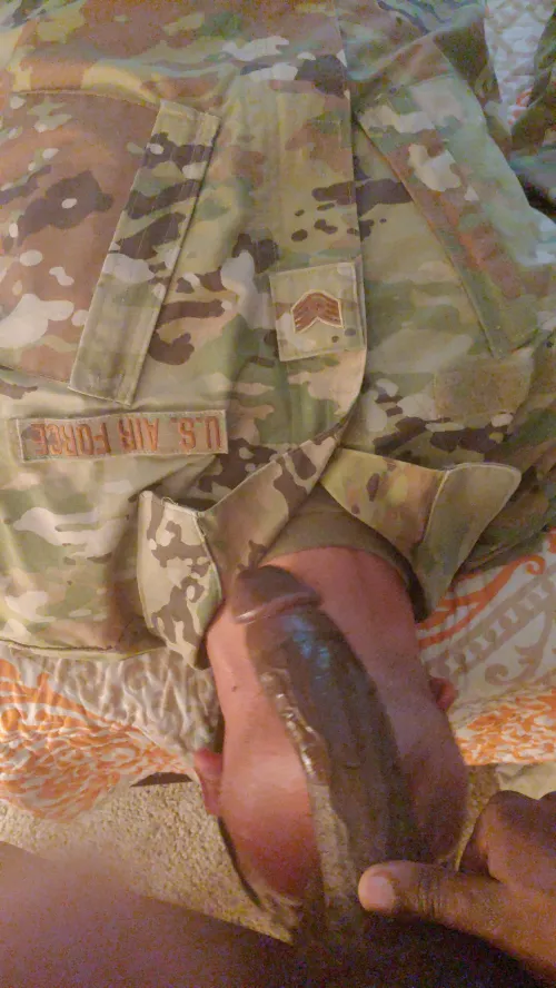Getting my throat stetched by this huge cock. Getting my throat stetched by this huge cock.