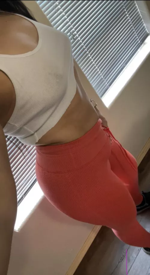 GETTING READY FOR A GYM SESSION…😉😊 [f]