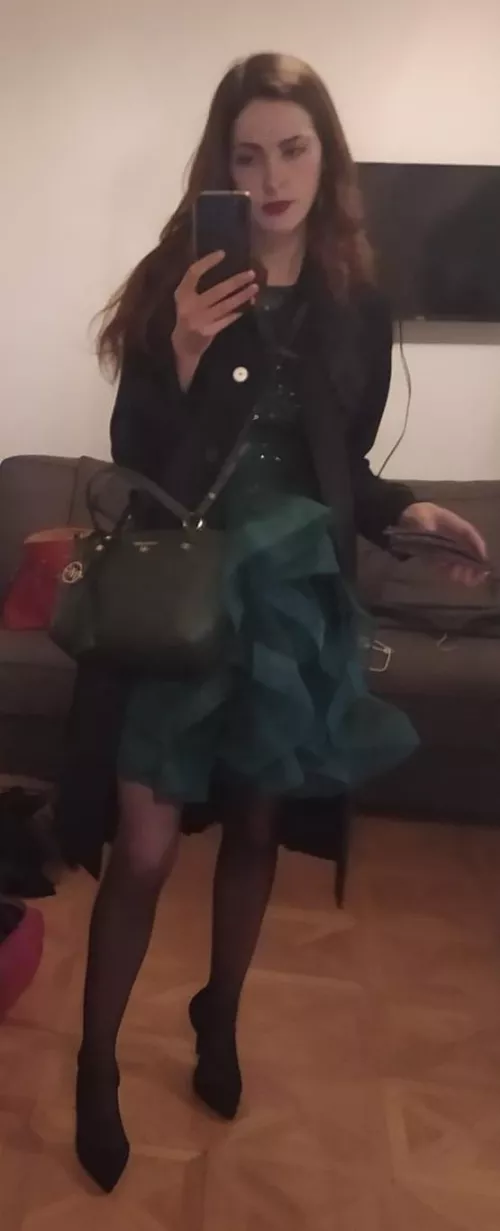 GF wants to go to Ibiza with 2 female friends