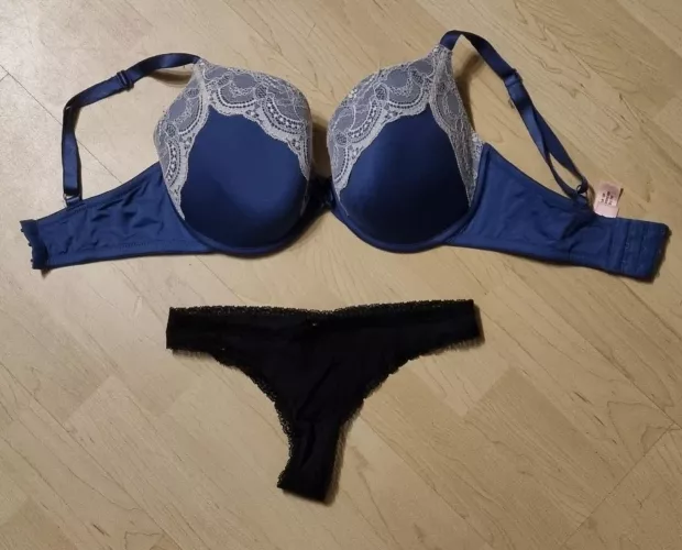 Gfs 18 year old little sister is visiting for a week. I think i will have a lot of fun😍