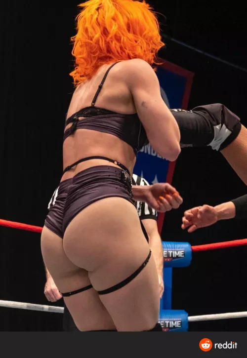 Gigis huge cheeks