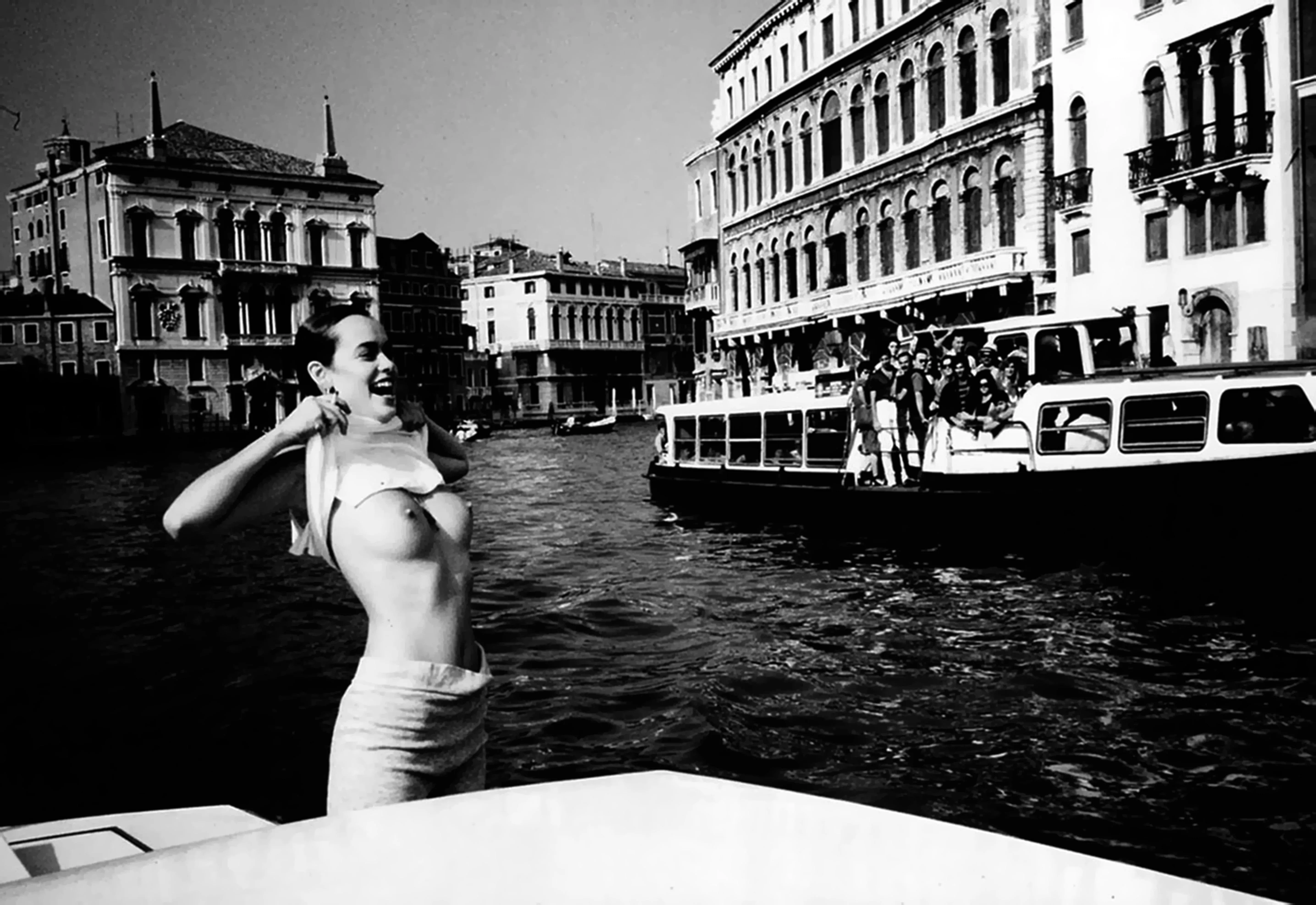 Girl Flashing On The Grand Canal | Venice, Italy | 1986 | ph. Helmut Newton Girl Flashing On The Grand Canal | Venice, Italy | 1986 | ph. Helmut Newton
