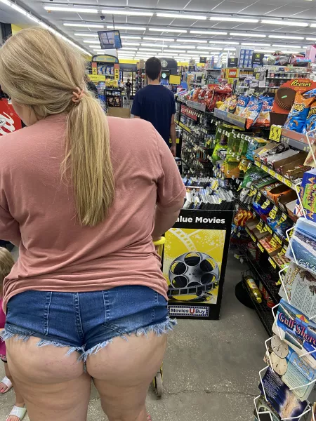 Girl in the back seen