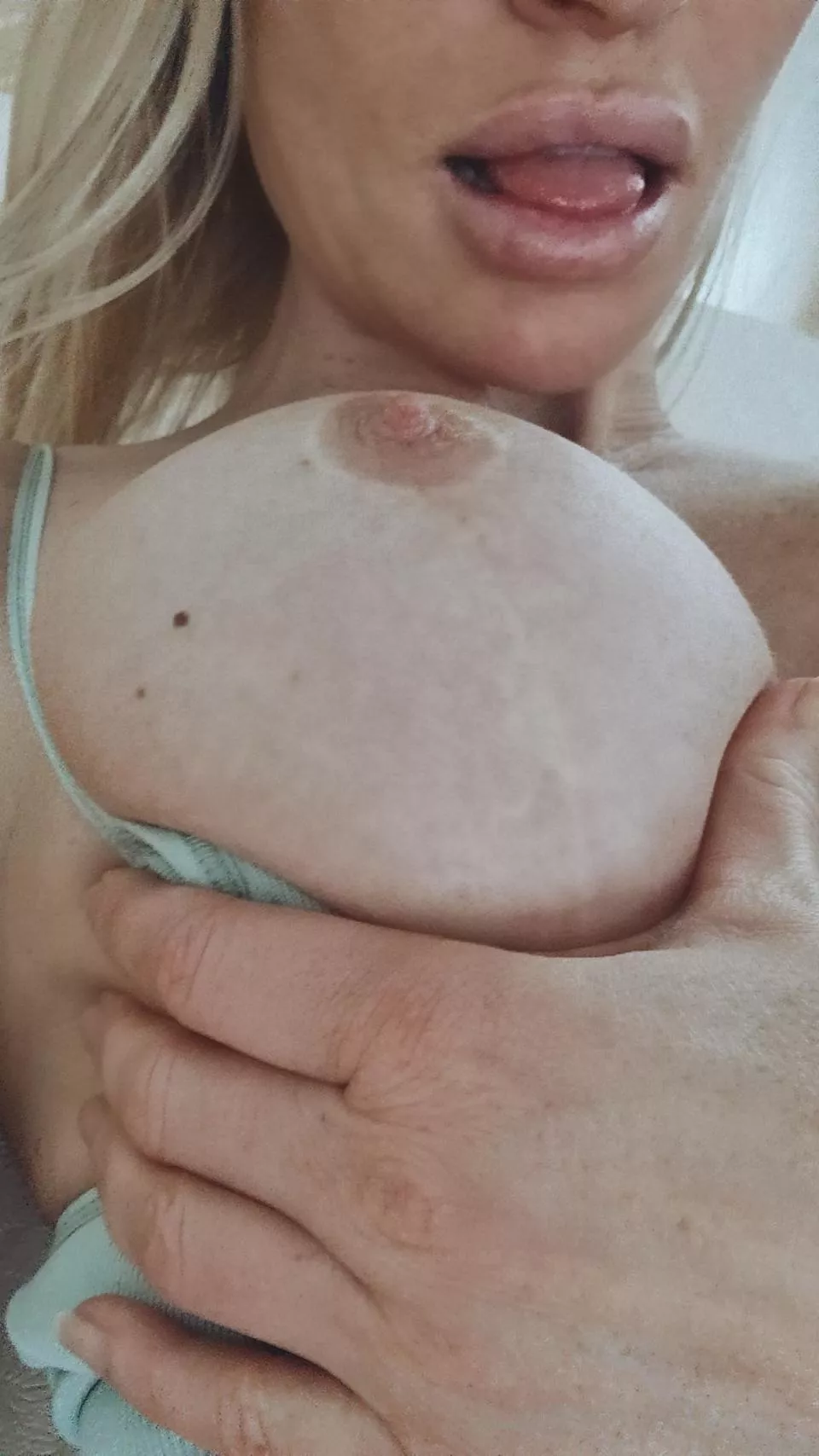 Girl next doorđ
 Girl next doorđ