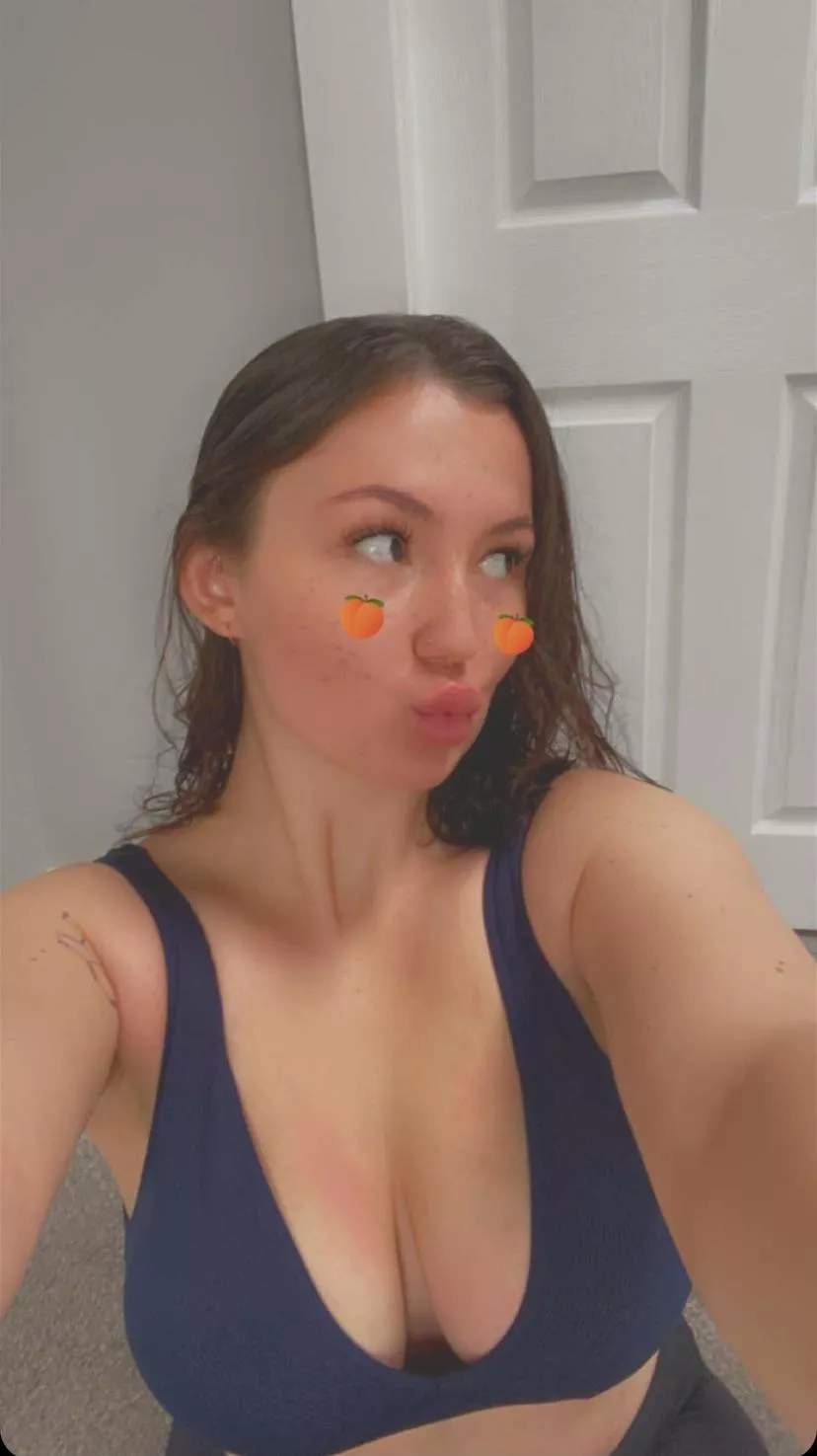 Girlfriend Needs attention from you bulls… Upvote if you’d fuck her and leave your thoughts in comments! Kik: usemygf94 Girlfriend Needs attention from you bulls… Upvote if you’d fuck her and leave your thoughts in comments! Kik: usemygf94