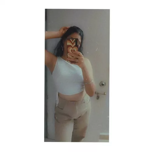 Girls just want to expose their pits once so that they get more fans who want to lick them💦