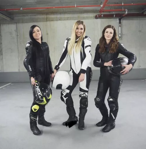 Girls who ride Girls who ride