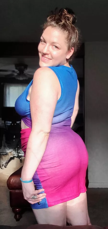 Girly got a big butt. Girly got a big butt.