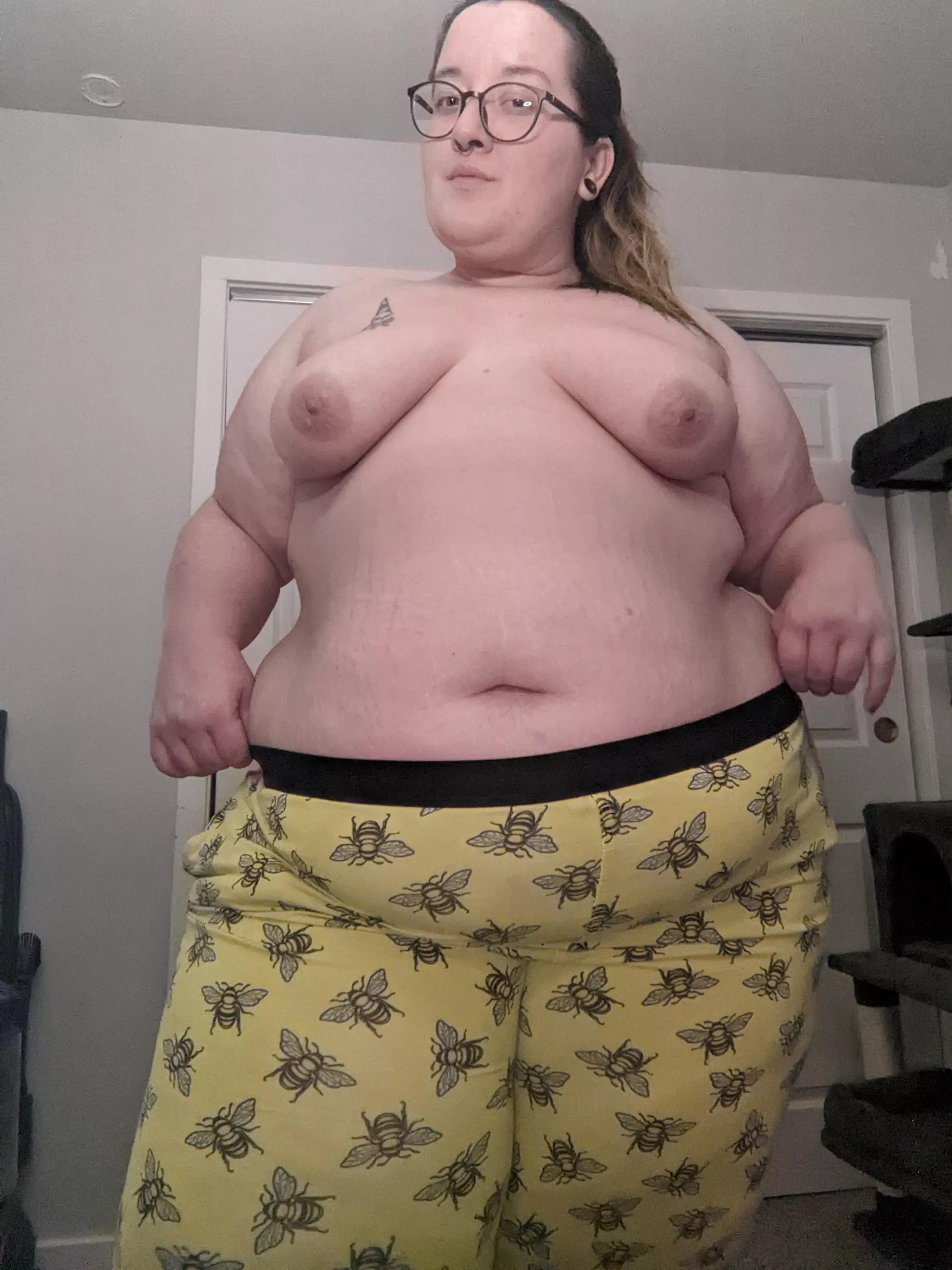 Give my tummy a squeeze. It's been a long day. 🐝