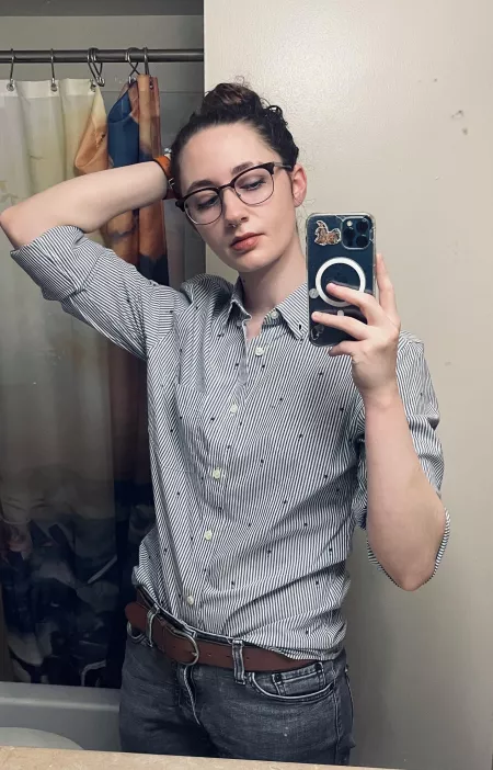 Glad fall is here so it’s cool enough to wear button downs again!